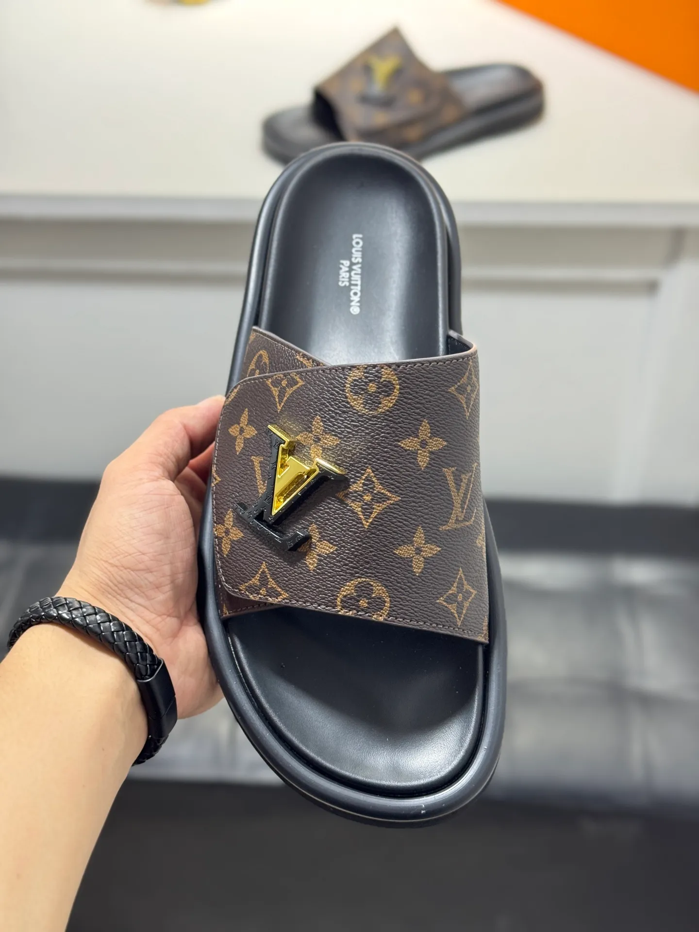 Men's Men's Shoes💰360 [New Style]🦇🦇Top Original [Louis Vuitton] Slippers for Couples👫Spring and Summer Style🎯🎯As an active family in the fashion industry ⭐ Lv takes bold innovation as its true nature ⚡Fabric and floral with hardware🔥Clean and neat ⚡Fashionable and elegant🌹Multiple colors available Size: 36-44 (45. Customized